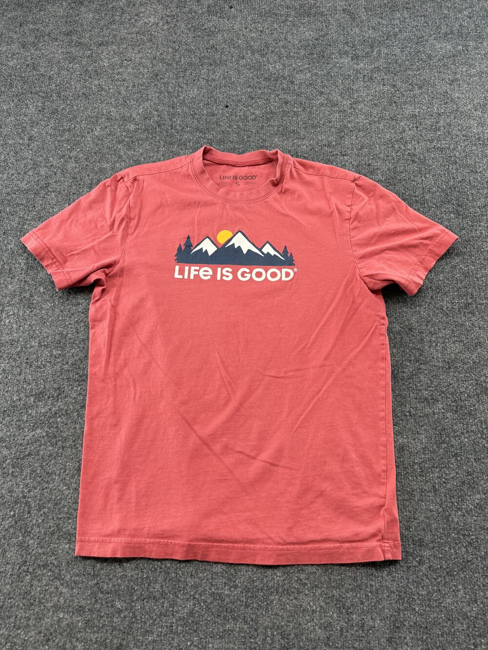 Life Is Good Shirt Mens Small Red Mountain Sun Graphic Tee Outdoor Nature